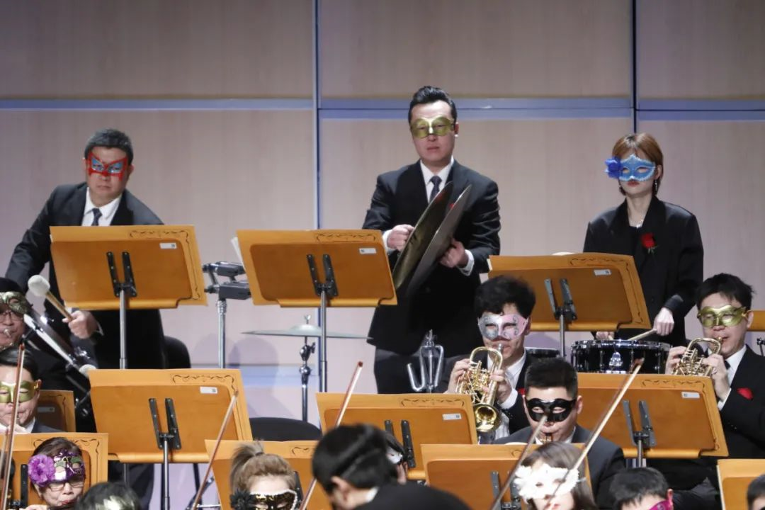 关于哈兰德迎来十二赛季出色发挥，中国队观众热烈欢呼！的信息