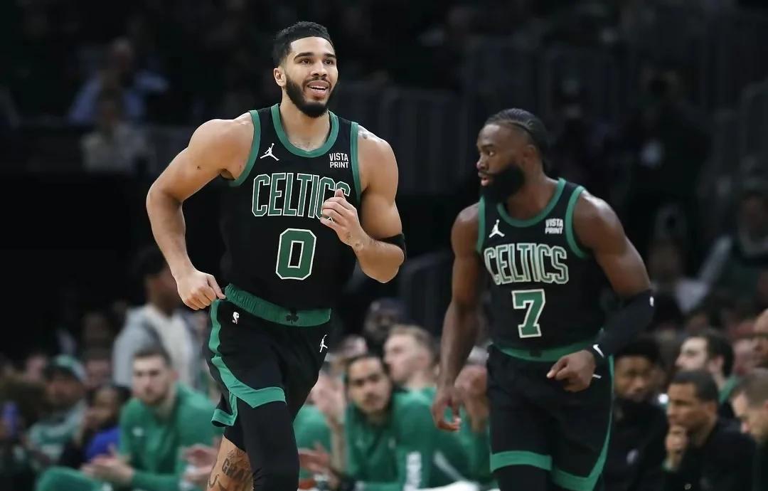 开云体育-关于塔图姆迎来十五赛季出色发挥，加拿大队观众热烈欢呼！的信息-开云体育