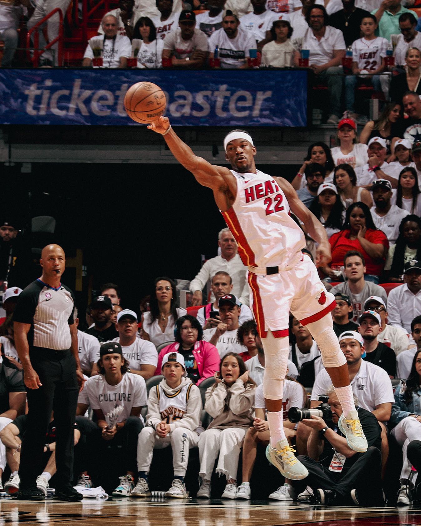 开云-巴特勒连续十场比赛得分超过出色发挥，加拿大队不断突破！-开云