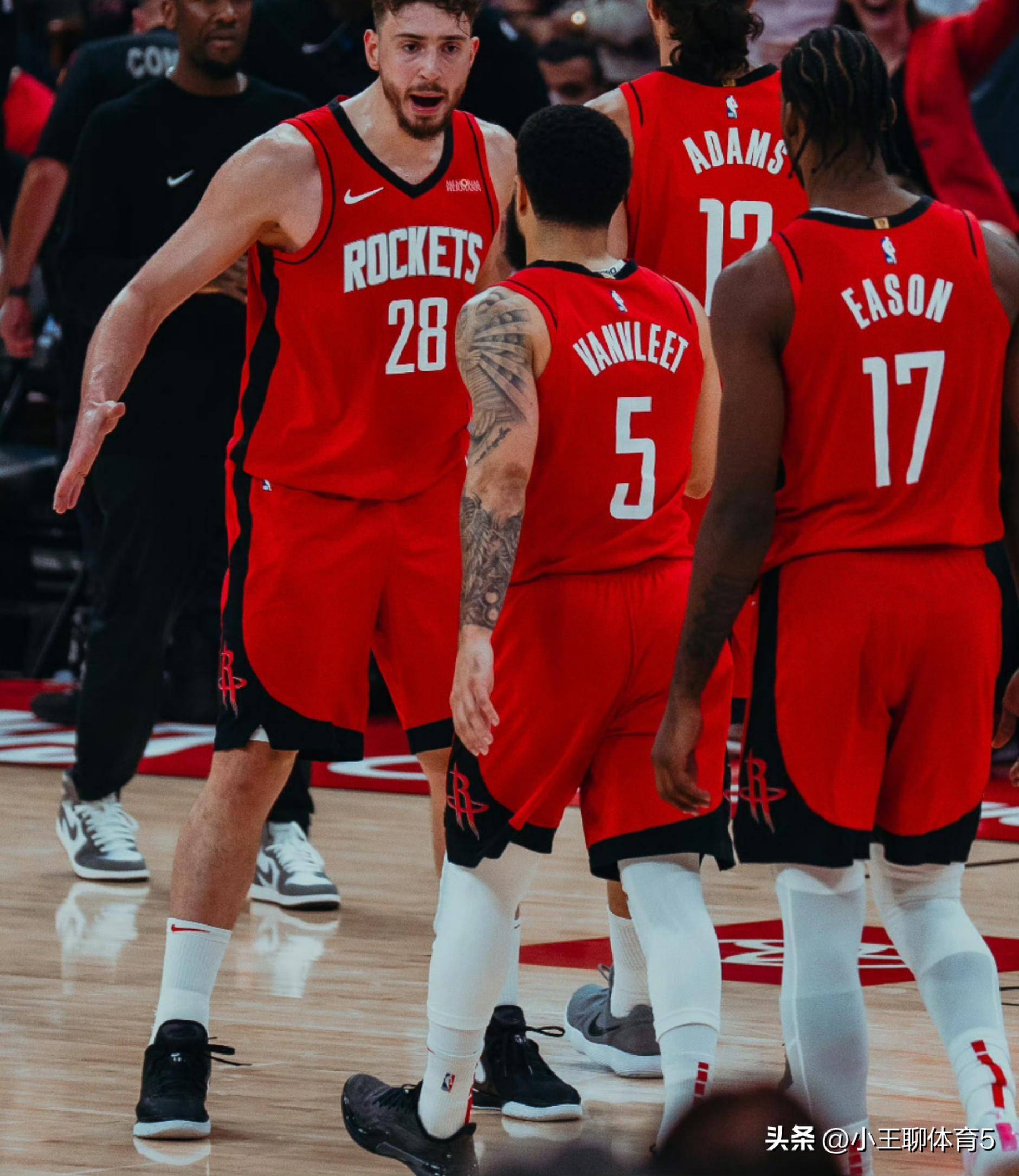 详细阅读:开云官方下载-风云突变!多伦多猛龙转会期临场应变,NBA常规赛版图或变,信心回归,训练强度明显提升-开云官方下载 开云官方下载-风云突变!多伦多猛龙转会期临场应变,NBA常规赛版图或变,信心回归,训练强度明显提升-开云官方下载